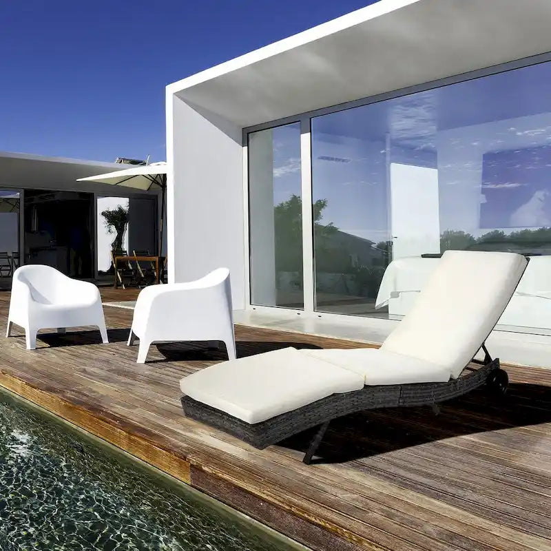 Chaise longue de piscine en osier d'extérieur avec dossier réglable sur 5 niveaux