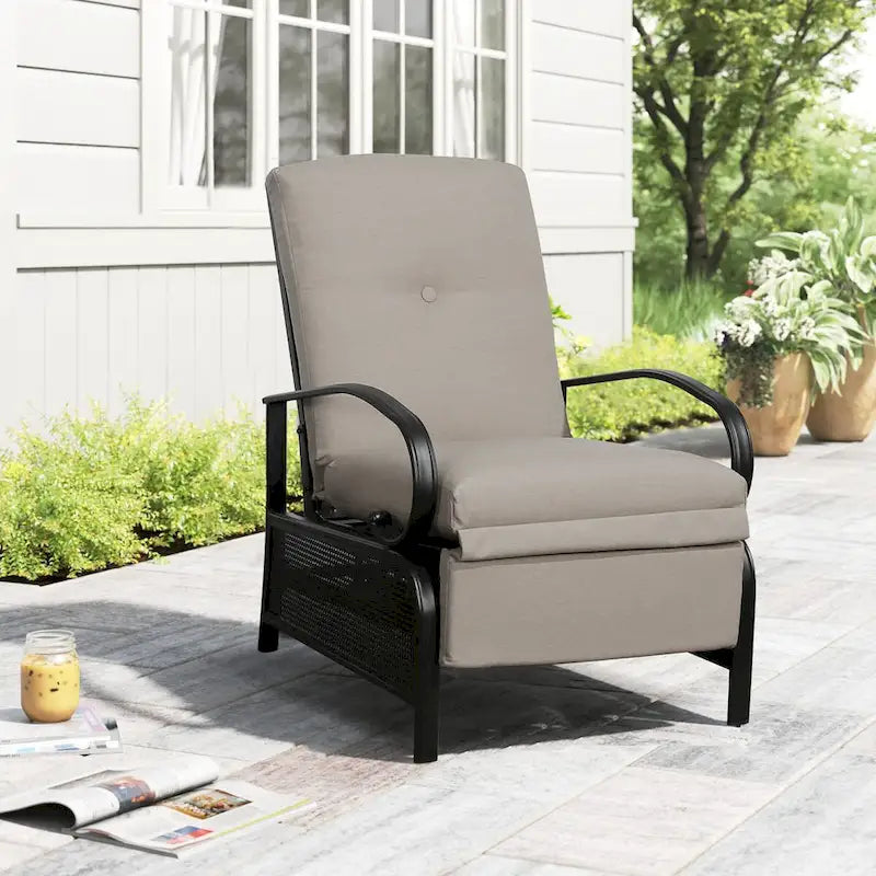 Chaise longue de patio réglable avec coussin